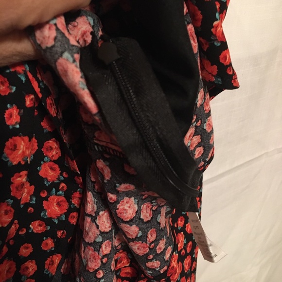 Francesca’s Mi Ami Women’s Floral Print Crop Blouse - Picture 3 of 9